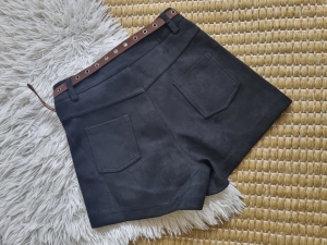 Къси панталонки в черно